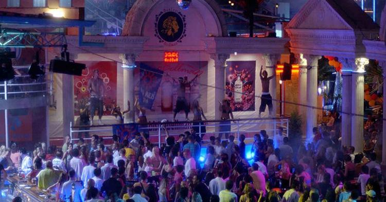 FEST. Der er gang i den på Ung Rejs' ture til Alanya i Tyrkiet. 