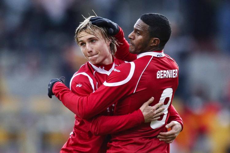 solgt. Pierre Bengtsson (tv) jubler over en scoring til FC Nordsjælland i en pokalkamp mod Vejle. 