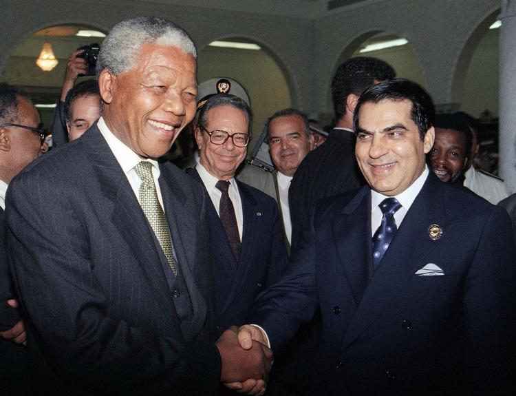 præsidentielt. Nelson Mandela mødes som præsident i 1994 med Tunesiens præsident Zine El Abidine Ben Ali. 