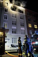 Dødsbrand. En voldsom brand ramte her til morgen denne lejlighed på Nørrebro. 