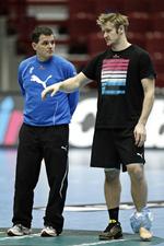 klar. Assistenttræner Peter Bredsdorff-Larsen er klar med taktikken og Lasse Boesen er klar til at spille. 