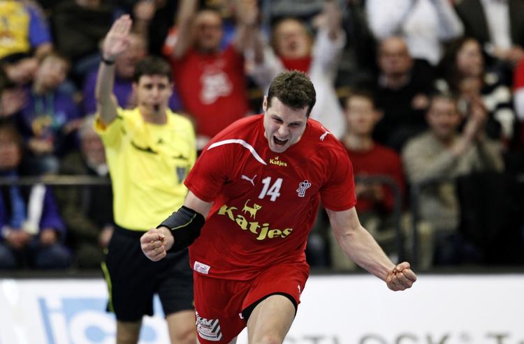 eventyrligt. Fra sofaspiller via indkaldt reserve til VM-finalist. Det har været en bevæget uge for Michael V. Knudsen. 