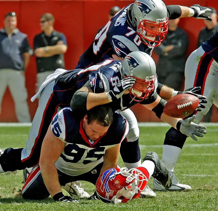 Takling. Buffalo Bills Kyle Williams, der her taber hjelmen i en kamp mod New England Patriots, er med ved Pro Bowl. 