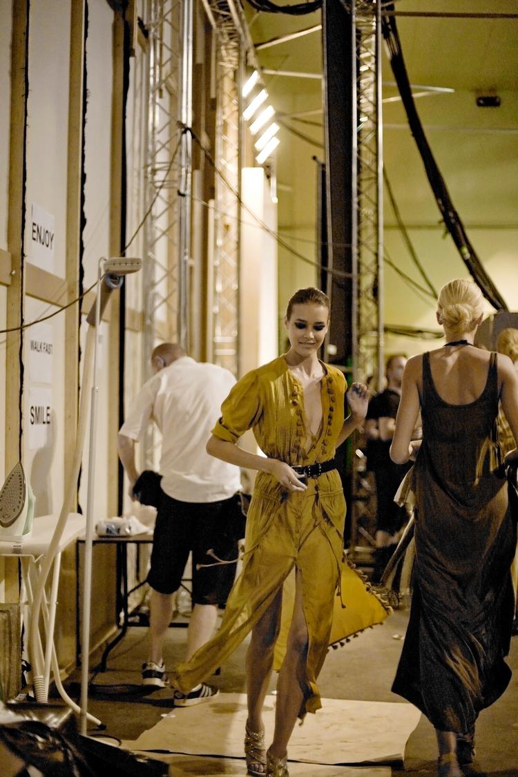Kamp. Stockholm og  København  kæmper om den internationale  opmærksomhed. Her er vi backstage hos Malene Birger under modeshowet  i august 2010. 