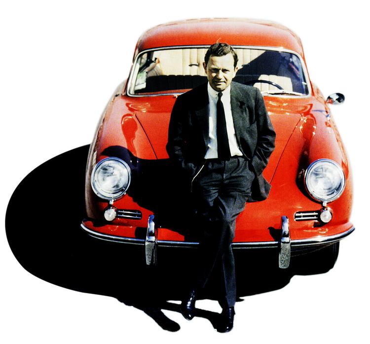 Stamfaderen. En mand og hans bil - Ferdinand Porsche foran 356-modellen. Den gav liv til en familie af sportsvogne, der blev hurtigere og hurtigere for hvert modelskifte. 