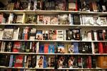Bogdebat. Det er de kvindelige forfattere, som bliver udlånt mest på bibliotekerne. Det tyder jo ikke på, at kvinderne skriver dårlige bøger, skriver Lotte Garbers, der undrer sig over, at mændene høster sildesalaten. 