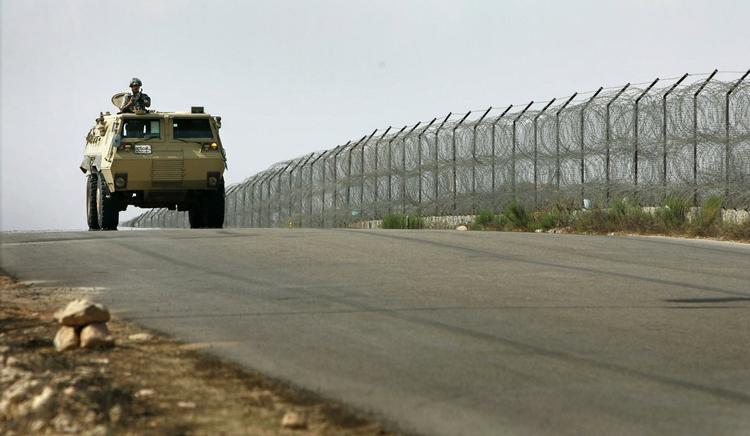 GRÆNSE. Egyptisk patrulje ved grænsen ind til Gaza. Arkivfoto. 