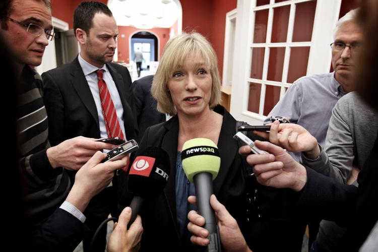 Mediehysteri. Mediernes behandling af Henriette Kjær har været ude af proportioner. Denne slags mediehysteri skader debatten og dermed også demokratiets fundament. 