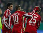 rollemodeller? Her er det et venligt klap på baghovedet, Arjen Robben tildeler Thomas Müller efter en scoring. Efter sejren mod Werder gik hollænderen noget hårdere til værks. 