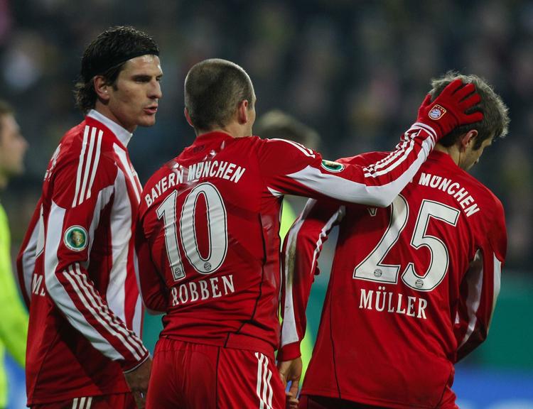 rollemodeller? Her er det et venligt klap på baghovedet, Arjen Robben tildeler Thomas Müller efter en scoring. Efter sejren mod Werder gik hollænderen noget hårdere til værks. 