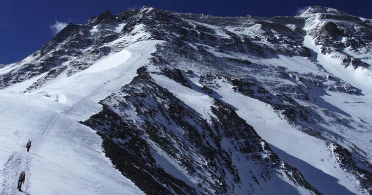 Efterladenskaber skæmmer Mount Everest så  meget, at en ny kampagne vil rydde op. 