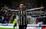 trøjeskifte. Newcastles unge angriber Andy Carroll har haft sit store gennembrud i år, hvor han også har været inde omkring det engelske landshold. Nu skal den hovedstødsstærke angriber spille for Liverpool. 