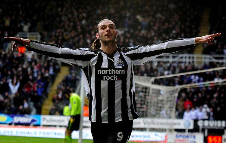 trøjeskifte. Newcastles unge angriber Andy Carroll har haft sit store gennembrud i år, hvor han også har været inde omkring det engelske landshold. Nu skal den hovedstødsstærke angriber spille for Liverpool. 