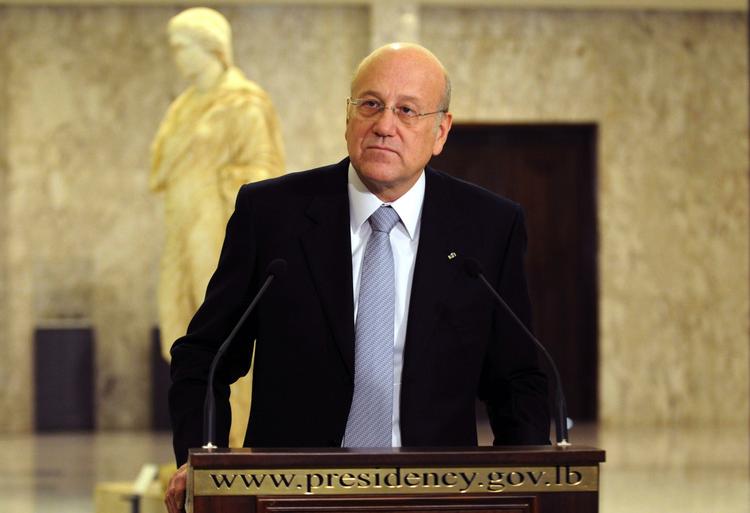 Førstemand. Her er han, Libanons nye stærke mand, premierminister Najib Mikati. Han har med støtte fra den shiamuslimske organisation Hizbollah overtaget posten på et tidspunkt, hvor nye vinde blæser ind over Mellemøsten. 