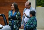Moderne. 'Modern family' er en metakommentar til USA's selvforståelse ved at være en kommentar til komedieserier. 