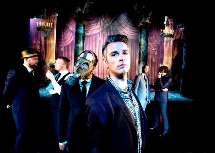 Selv om Kaizers Orchestra stadig kan skrive gode melodier, så er den excentriske vildskab, der gjorde dem uimodståelige engang, væk. 