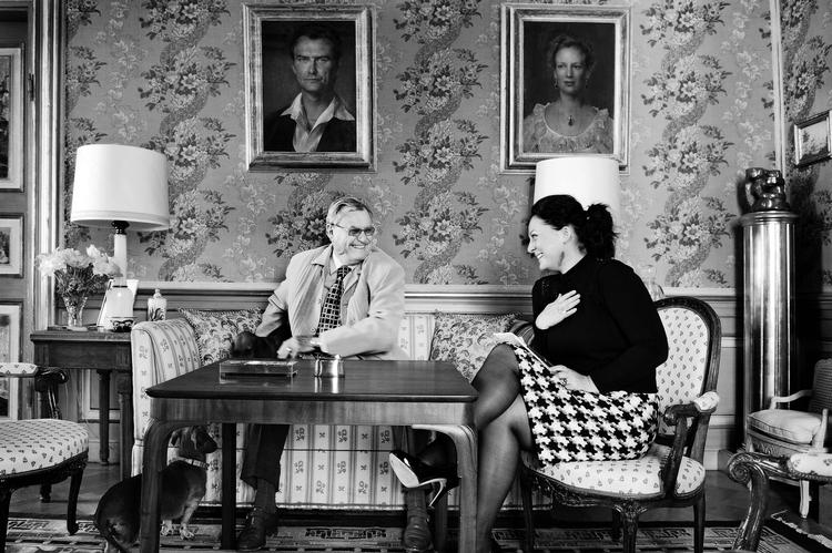Nomineret. Politikens Stéphanie  Surrugues i selskab med prins Henrik under en samtale på  Fredensborg Slot. 