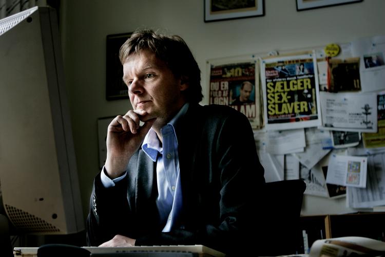 rettelser. Poul Madsen, chefredaktør på Ekstra Bladet, vil ikke længere gemme Pressenævnets afgørelser bag i avisen. 