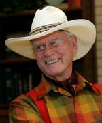 Skurk. Den 79-årige skuespiller Larry Hagman vender tilbage som den onde texanske oliebaron JR Ewing. 