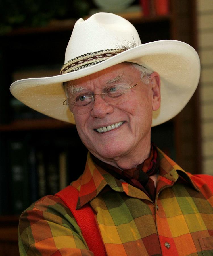 Skurk. Den 79-årige skuespiller Larry Hagman vender tilbage som den onde texanske oliebaron JR Ewing. 