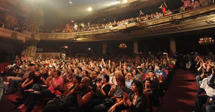 AMATØR. Apollo Theatre i New York holder jævnligt 'Amateur Nights', hvor almindelige mennesker kan få lov at komme på scenen og udleve deres musikdrømme. 