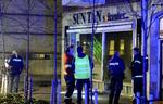 Brand. Politiets teknikere mener, at det er ild i en skraldespand, som medførte den alvorlige brand i et solcenter i Glostrup i går. 