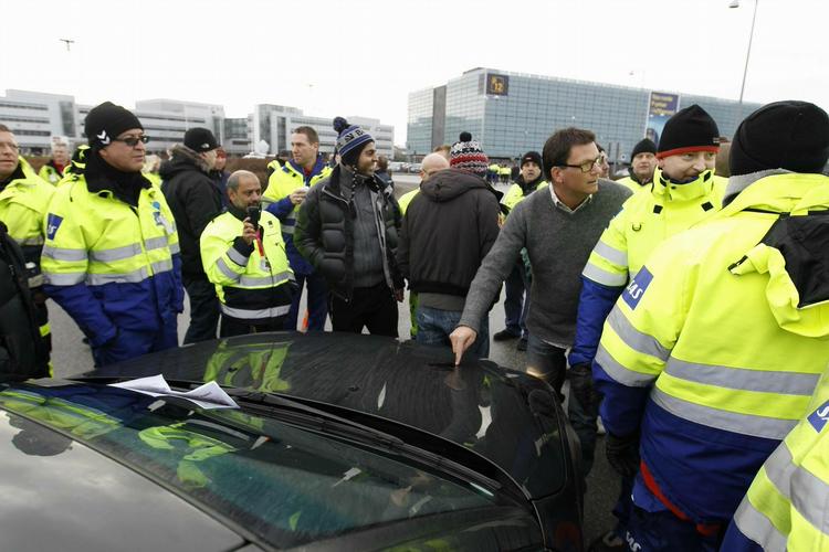 LUKKET. Strejken bland lufthavnspersonalet koster nu forsinkelser i Københavns Lufthavn 