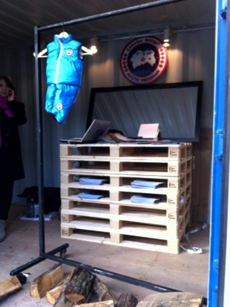 Tyveri. En babyjakke og en handske lå tilbage efter nattens modetyveri fra Forum. 