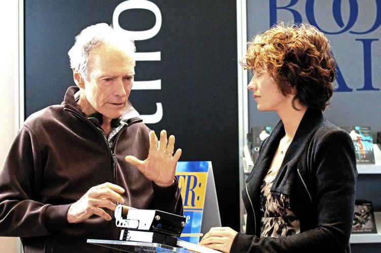 80-årige Clint Eastwood bliver ved med at  lave film, som om hans liv afhang af det. »Cool og selvsikker«, siger Cécile de France om instruktøren, der konsekvent kun skyder ét take af hver scene. 