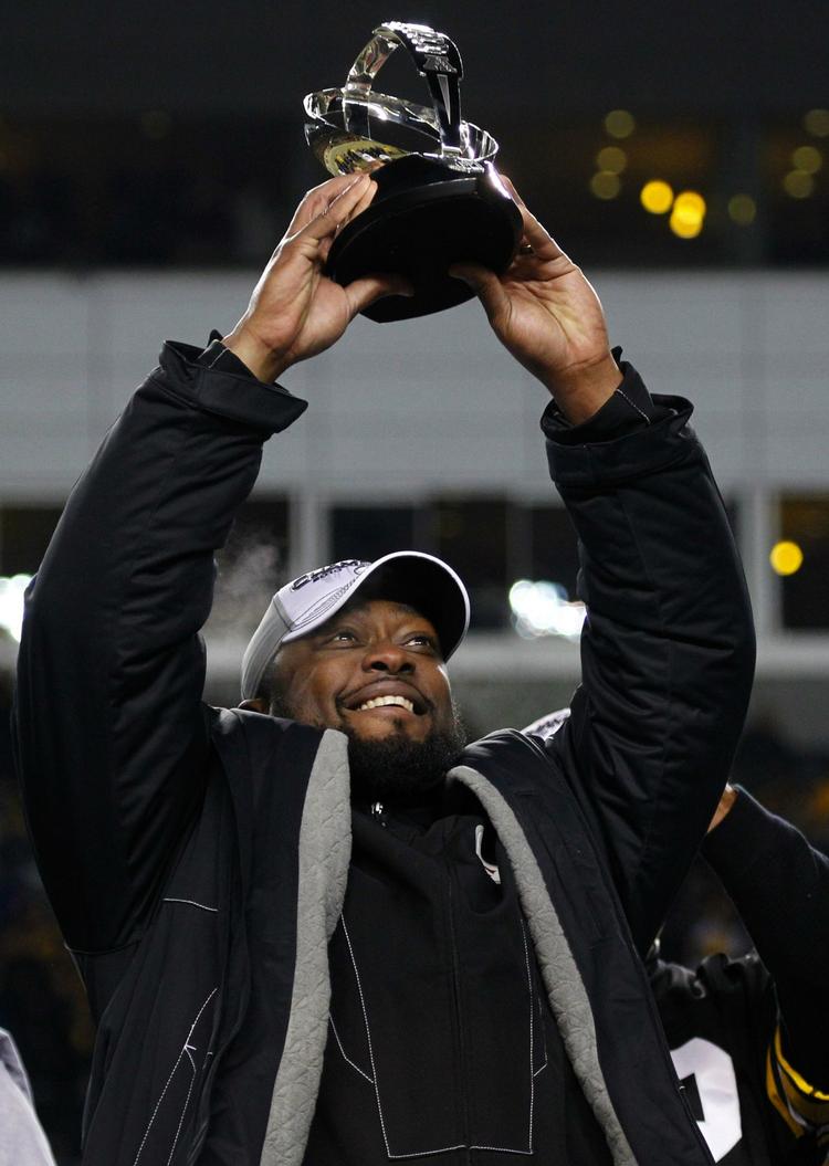 Succes. Mike Tomlin hæver trofæet efter AFC-finalesejren over Jets. 