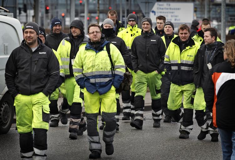 SOLIDARITET. Medarbejderne står sammen om at kæmpe for efterlønnen i Københavns Lufthavn. 