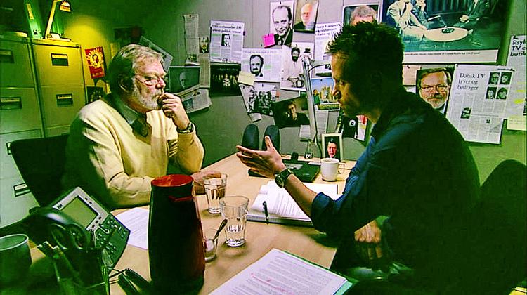 Kritik. Det var ikke god presseskik, da Ole Sippel ikke fik lov til at forsvare sig i programmet 'Jagten på de røde Lejesvende', skriver Jacob Mollerup i et svar. Her interviewes han af Jacob Rosenkrands. Foto: DR 