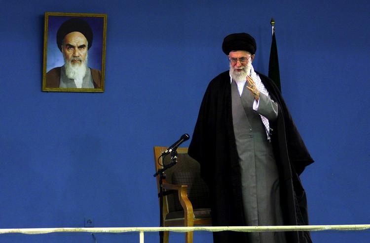 GENOPSTANDELSE. Ifølge Irans ledende ayatollah, Ali Khamenei, er oprørene i Tunesien og Egypten et tegn på, at den arabiske verden er ved at være inspireret af Irans religiøse revolution. 