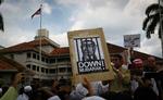 STØTTEDEMONSTRATION. Aktivister i Malaysia kræver, at USA trækker sin støtte til den egyptiske statsleder Hosni Mubarak. 