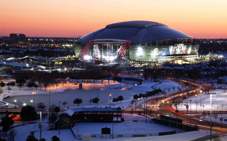solopgang. Det nye imponerende Cowboys Stadium er rammen omkring Super Bowl natten til mandag. 