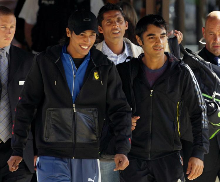 matchfixing. De tre karantæneramte spillere  (fra venstre) Mohammad Amir, Salman Butt og Mohammad Asif ses under testkampene mod England, hvor snyderiet blev aftalt. 