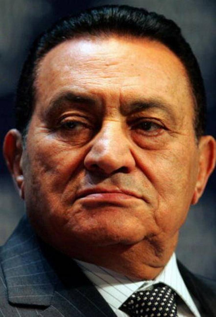 retræte. Egyptens præsident Hosni Mubarak trækker sig som formand for sit parti. Men han bliver foreløbigt på præsidentposten. 