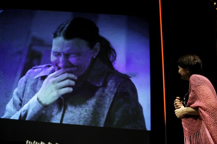 Bodil Jørgensen fik en Robert for bedste kvindelige birolle for præstationen i Mikkel Munch-Fals' 'Smukke mennesker'. Værterne, Rasmus Botoft og Martin Buch fra Rytteriet, forærede hende desuden et gavekort på »halvanden times voldsom oliemassage ved Mogens Rukov«. 