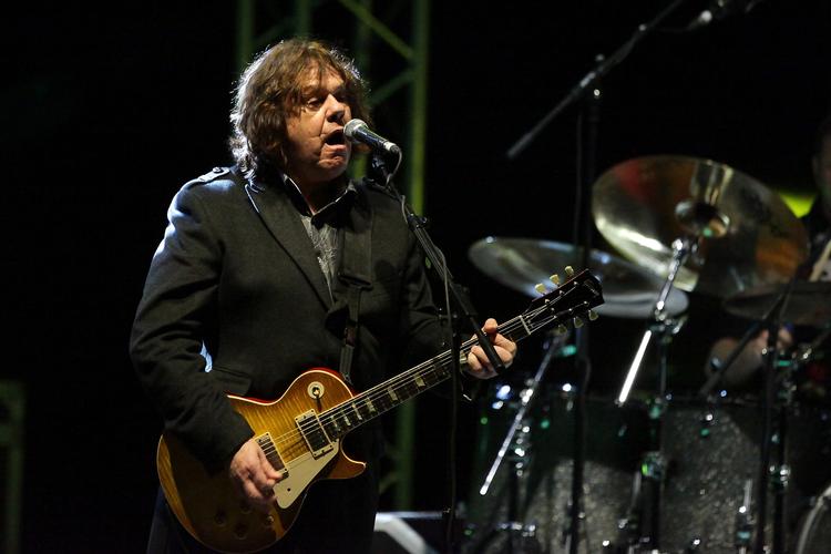 DØDSFALD. Blues- og rockguitaristen Gary Moore er død 58 år gammel. Her ses han til en koncert i Moskva sidste år. 