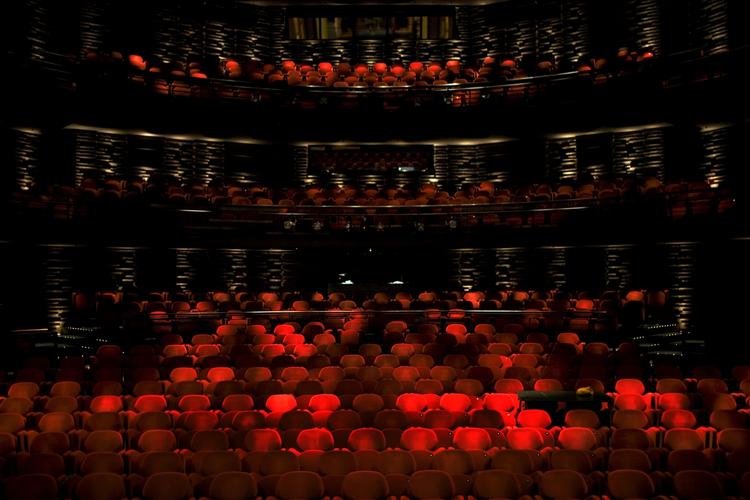 Unikt. Vi må snarest muligt se at få ejendomsselskabet Det Kongelige Teater skilt ud fra kunstinstitutionen af samme navn. 