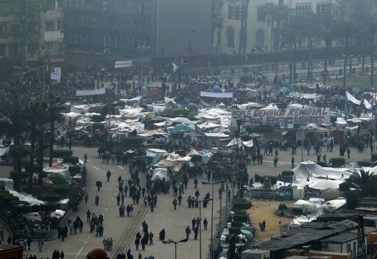 Begivenhedernes centrum i Kairo, Tahrirpladsen, er mere og mere begyndt at ligne et mini-samfund. 