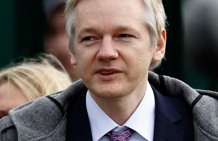 Anklaget. Wikileaks-stifteren Julian Assange risikerer i dag at blive udleveret til Sverige ved en domstol i London. 