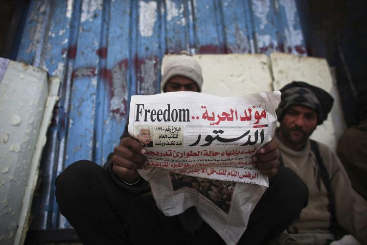 På Tahrirpladsen i Kairo venter demonstranterne tålmodigt på nye tider. Demonstrationerne i Egypten har nu varet i 14 dage. 