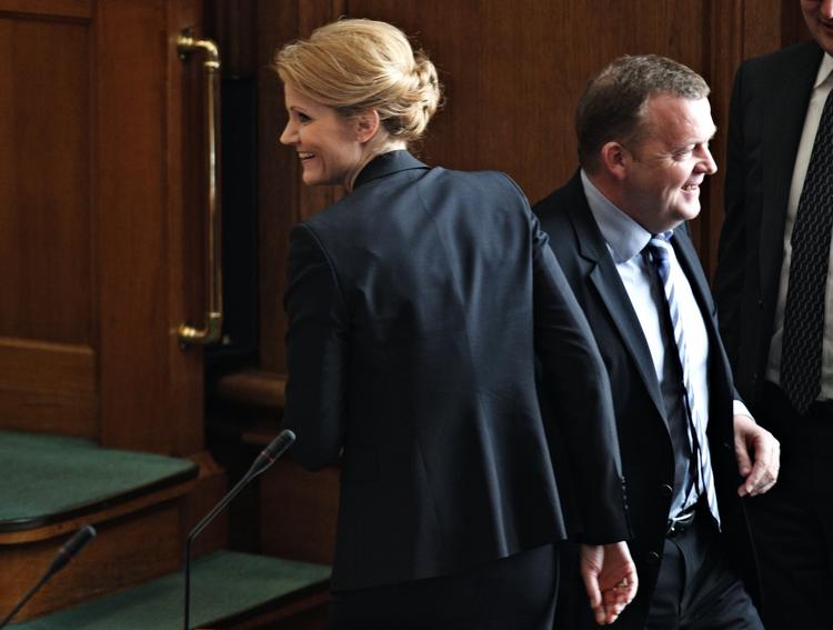 KONKURRENTER. Hverken Lars Løkke Rasmussen og Helle Thorning-Schmidt har formået at overbevise et flertal af vælgerne om at støtte deres økonomiske politik. 