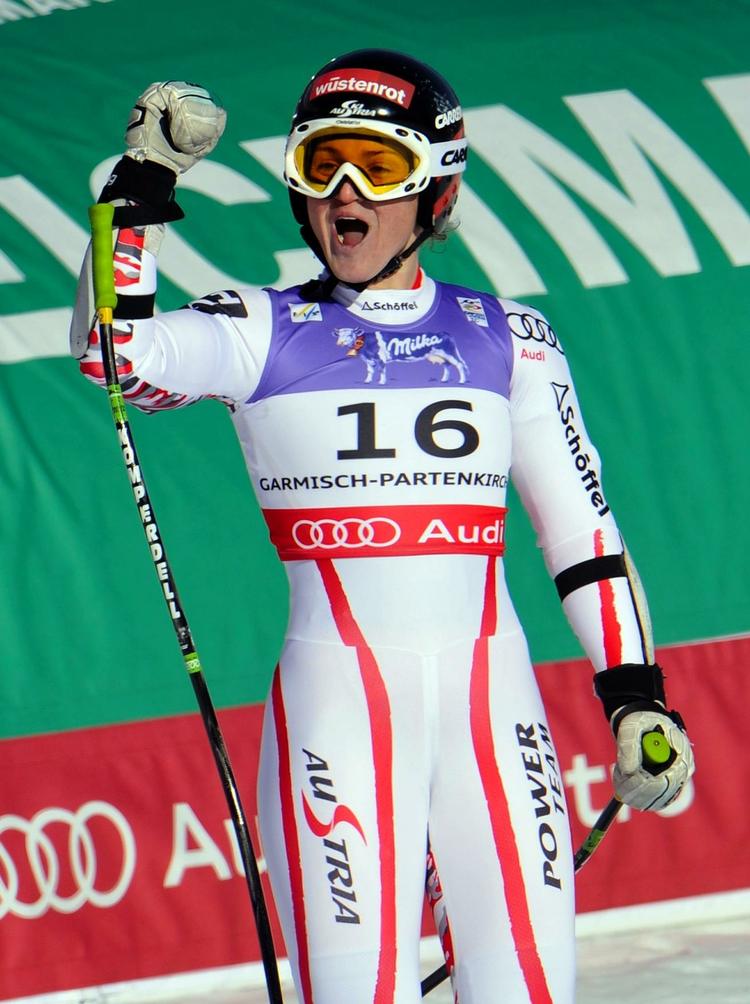 omsider. Elisabeth Görgl fik to gange bronze ved OL for et år siden - nu er hun verdensmester. 
