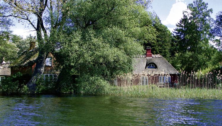 Sø-historie. Mammutværk fortæller detaljeret og præcist om landets anden største sø, Esrum Sø. 