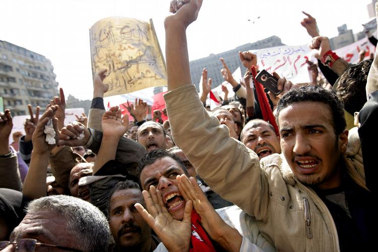 opstand. Det er sjældent, at eksport af demokrati fra et land til et andet bliver vellykket. Det er Irak og Afghanistan kedelige eksempler på. 