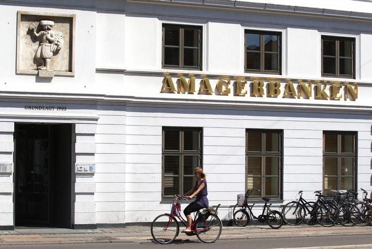 Bankkrak. Amagerbankens konkurs er bevis på, at det kan være en farlig cocktail at blande økonomi og følelser. Mange af bankens aktionærer vil blive alvorligt påvirket. 