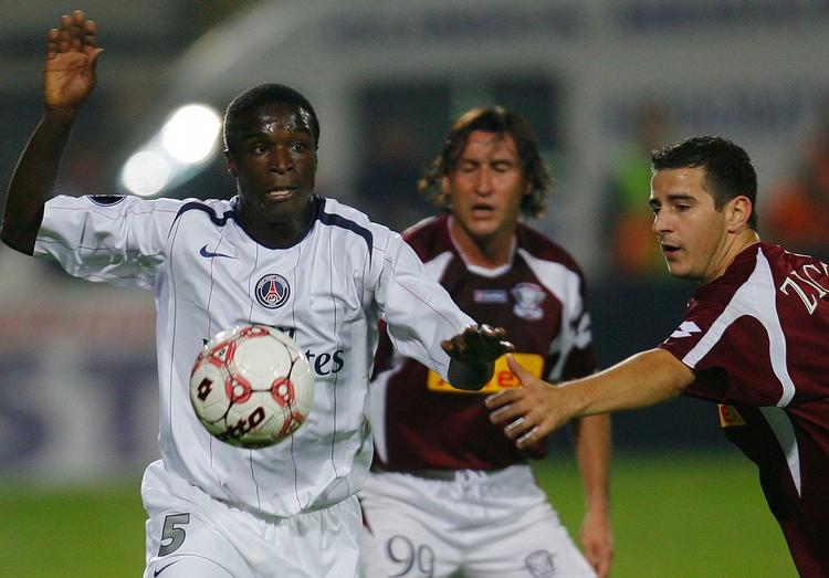 fynbo. Bernard Mendy (t.v.) forsøger sig nu i Superligaen. 