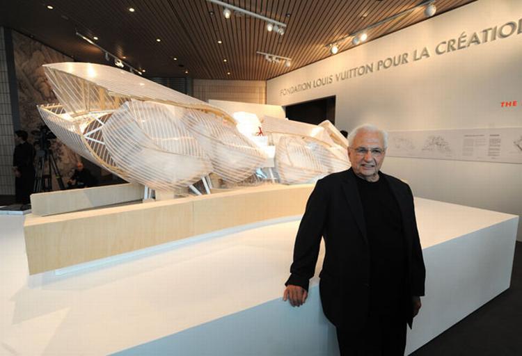 Glassky. Snart 82-årige Frank Gehry er ifølge en kollega både chokeret og rasende over modstanden mod LMVH-bygningen fra en gruppe rige parisere. 